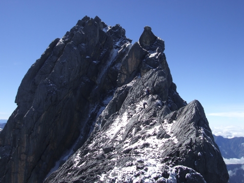 The upper ridge toward the summit.